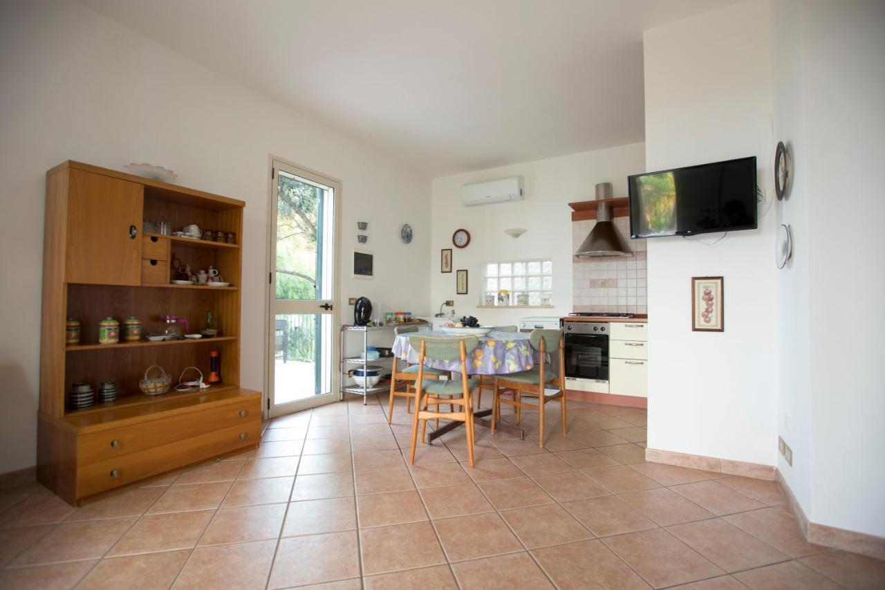 Villa Nadia Con Splendida Vista Mare カステッランマーレ・デル・ゴルフォ エクステリア 写真