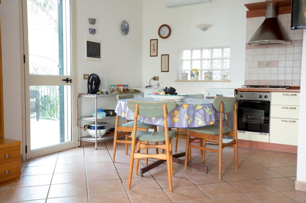 Villa Nadia Con Splendida Vista Mare カステッランマーレ・デル・ゴルフォ エクステリア 写真