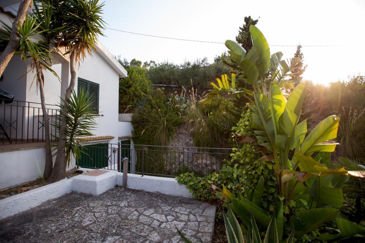 Villa Nadia Con Splendida Vista Mare カステッランマーレ・デル・ゴルフォ エクステリア 写真