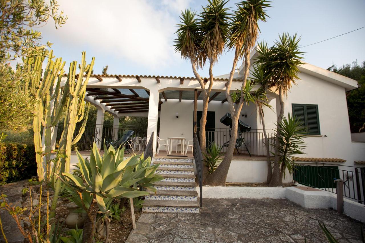 Villa Nadia Con Splendida Vista Mare カステッランマーレ・デル・ゴルフォ エクステリア 写真
